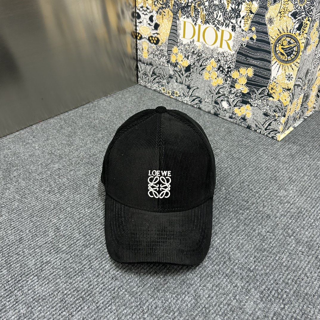 Loewe Caps